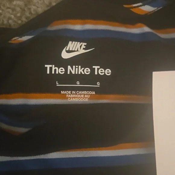 New Nike multi-stripe Tee size L - Picture 4 of 5